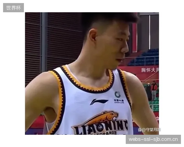 张镇麟在半决赛中利用其锋线运动能力，成功限制了北京队射手曾凡博的无球跑动空间。